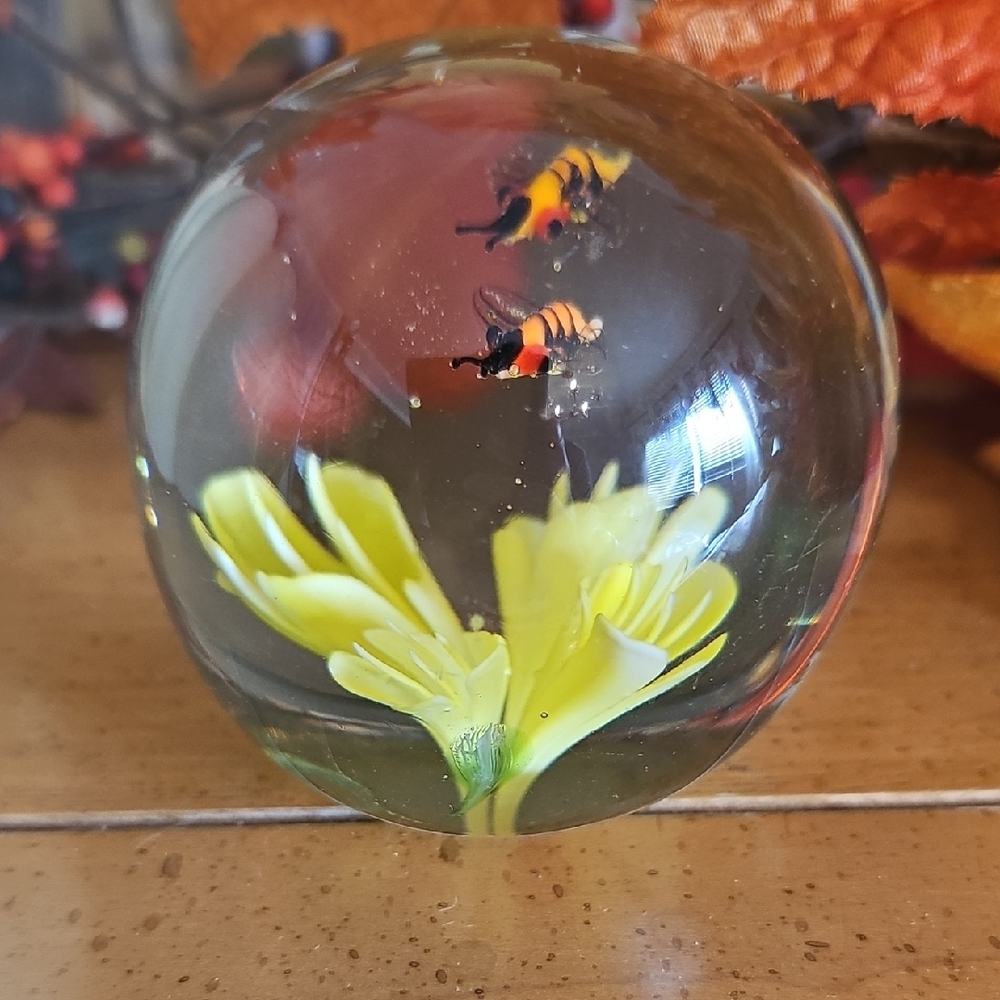 Vintage Stunning Art Glass Yellow Flower With Floating Insects Decor Paperweight